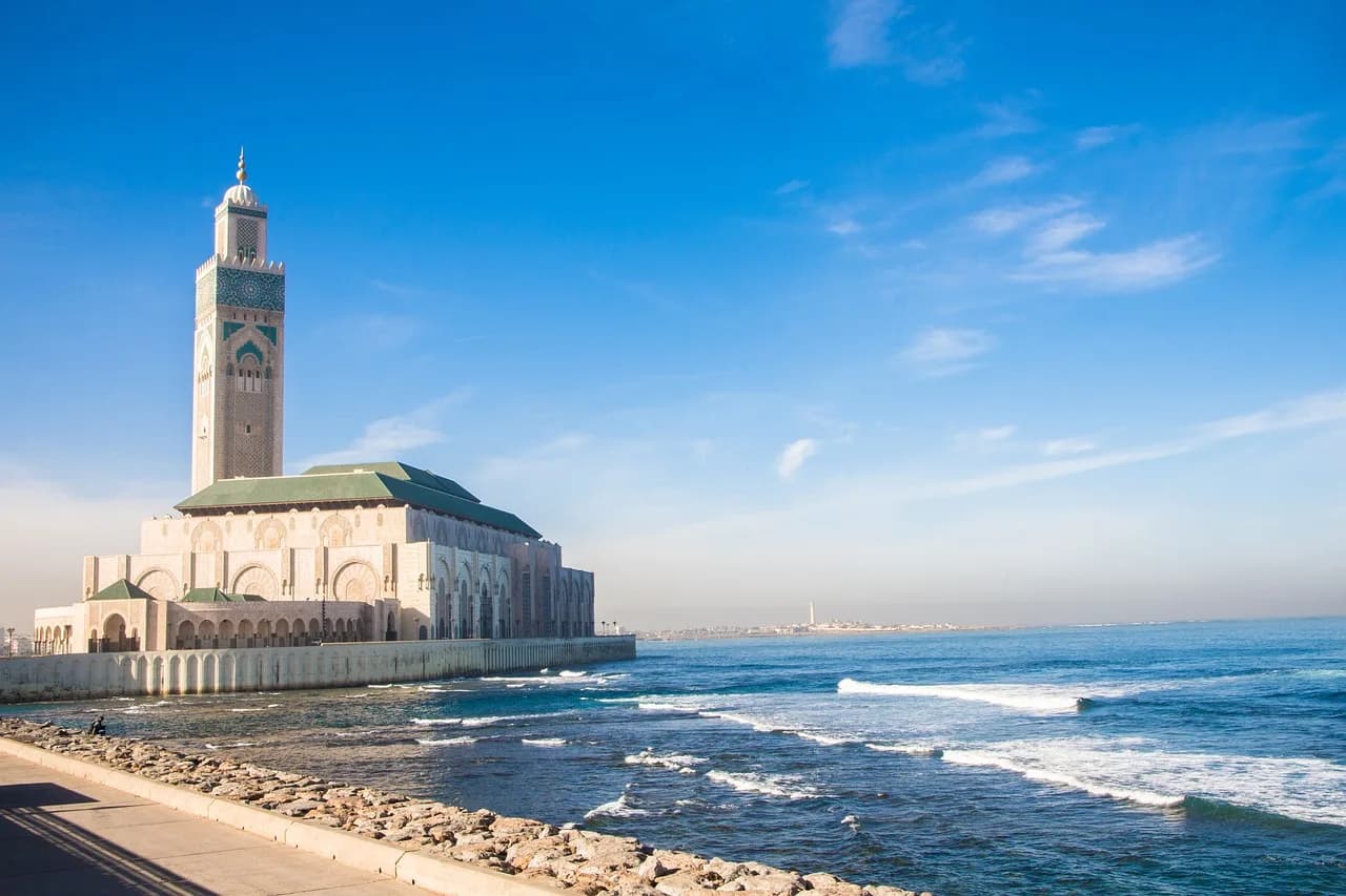 casablanca, mosque, sea, morocco, travel, architecture, islam, building, blue sky, religion, landmark, muslim, hassan, arabic, africa, islamic, famous, moroccan, culture, minaret, tower, exterior, des