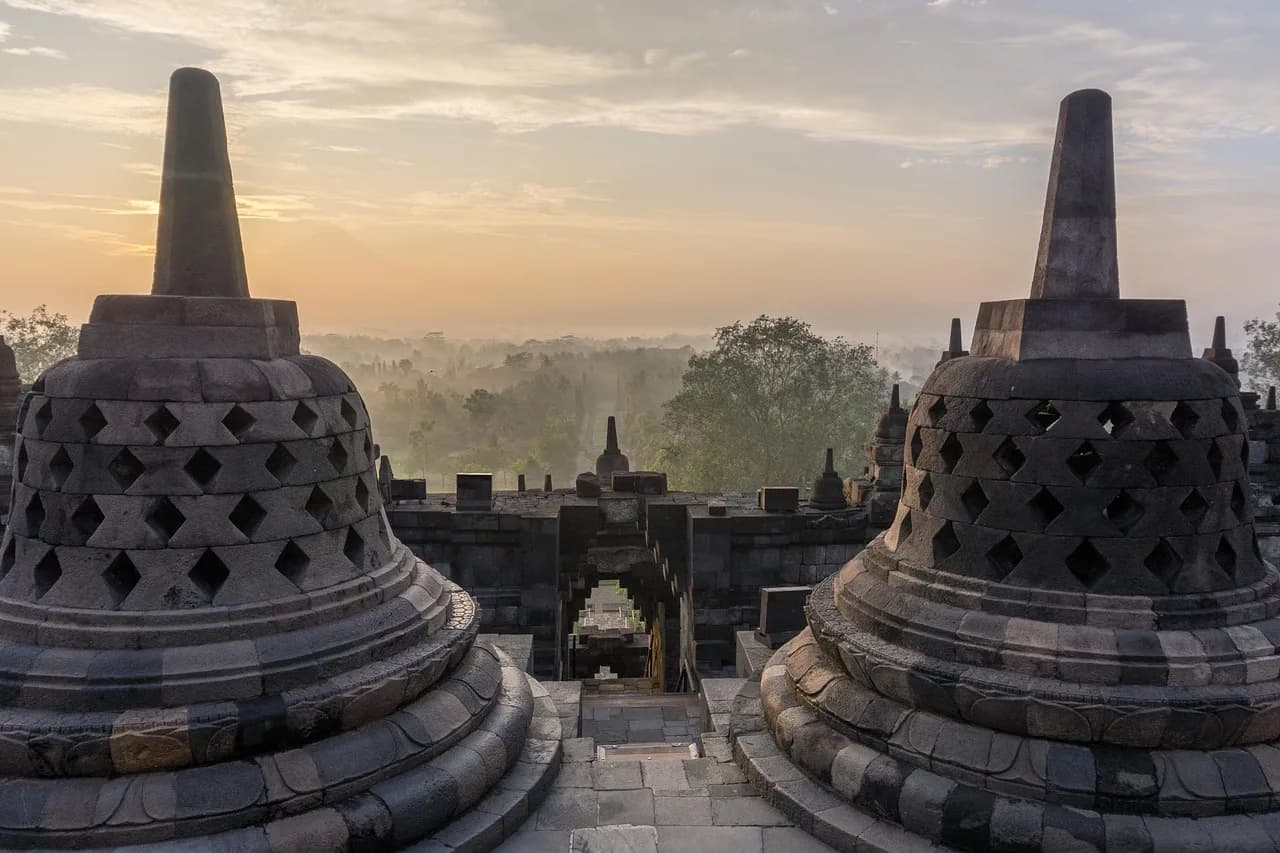 indonesia, temple, borodundur, sunrise, landmark, travel, nature, asia, bali, landscape, vacation, culture, stone, hinduism, oriental, balinese, religious, traditional, religion, mystical, holy