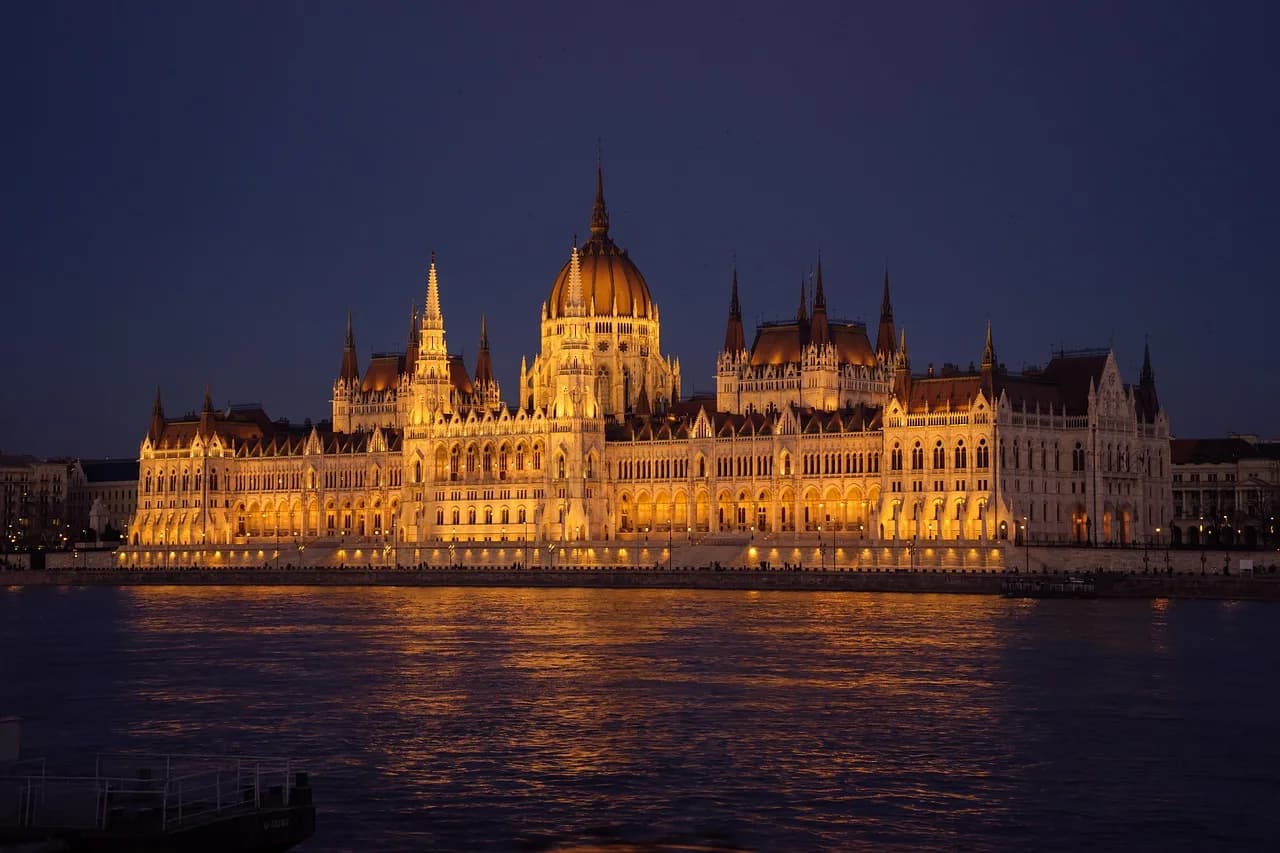 hungarian parliament building, danube, building, architecture, budapest, hungary, flow, parliament of budapest, national assembly of hungary, houses of parliament, hungarian parliament, historical, la