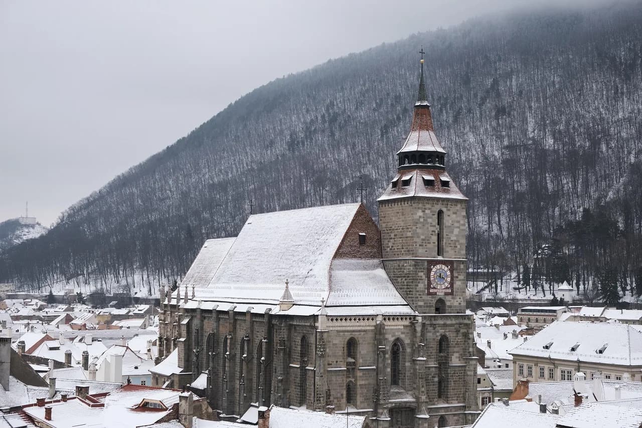 church, brasov, romania, nature, snow, winter, biserica neagră, architecture, landmark, medieval, tower, clock tower, building, christianity, religion, culture, historic, town, city, tourism, carpathi